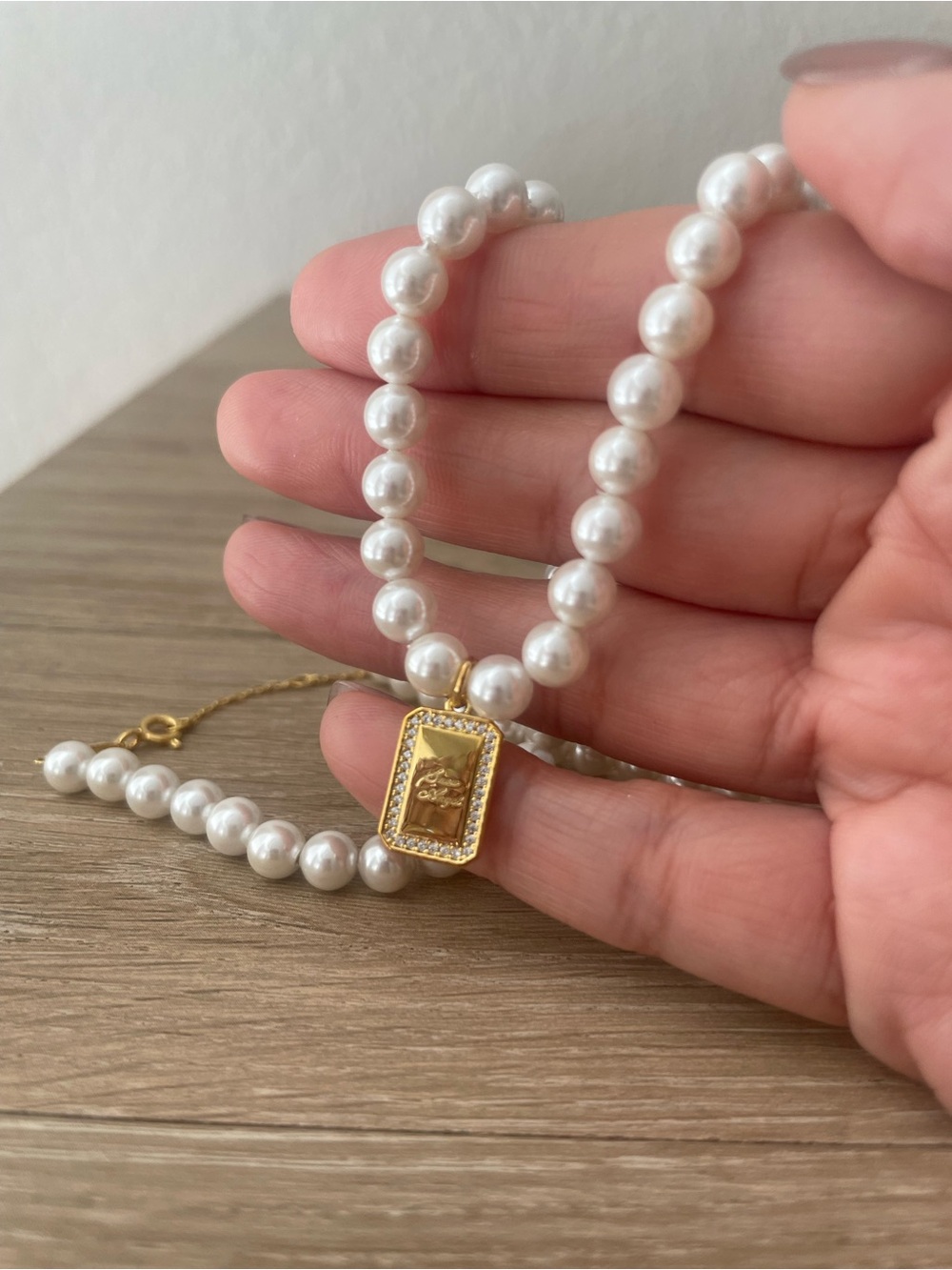 New white Pearl Necklace with Gold Baroque Pendant